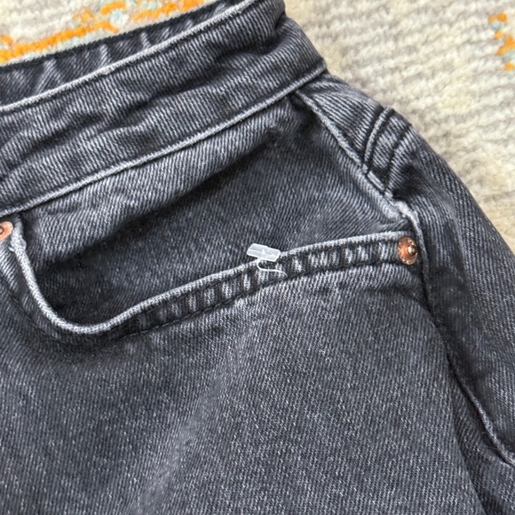 ASOS DESIGN High rise tapered denim jeans washed distressed black ladies size 26 - Picture 4 of 8